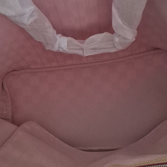 Elegant Checkered Never Full Tote And Clutch in Gray and White. Free Gifts! - Picture 4 of 16